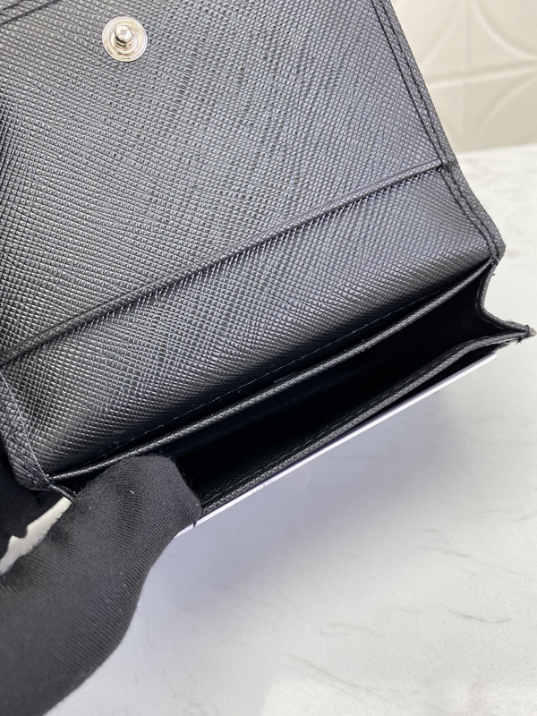 プラダ財布コピー全体デザイン